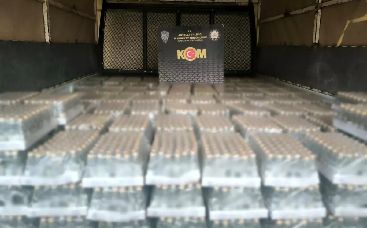 Antalya'da Kaçakçılık Operasyonlarında 15 Tutuklama