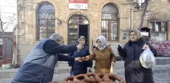 Beypazarı'nda Hayatını Kaybeden Sakinler Anısına Simit Dağıtıldı