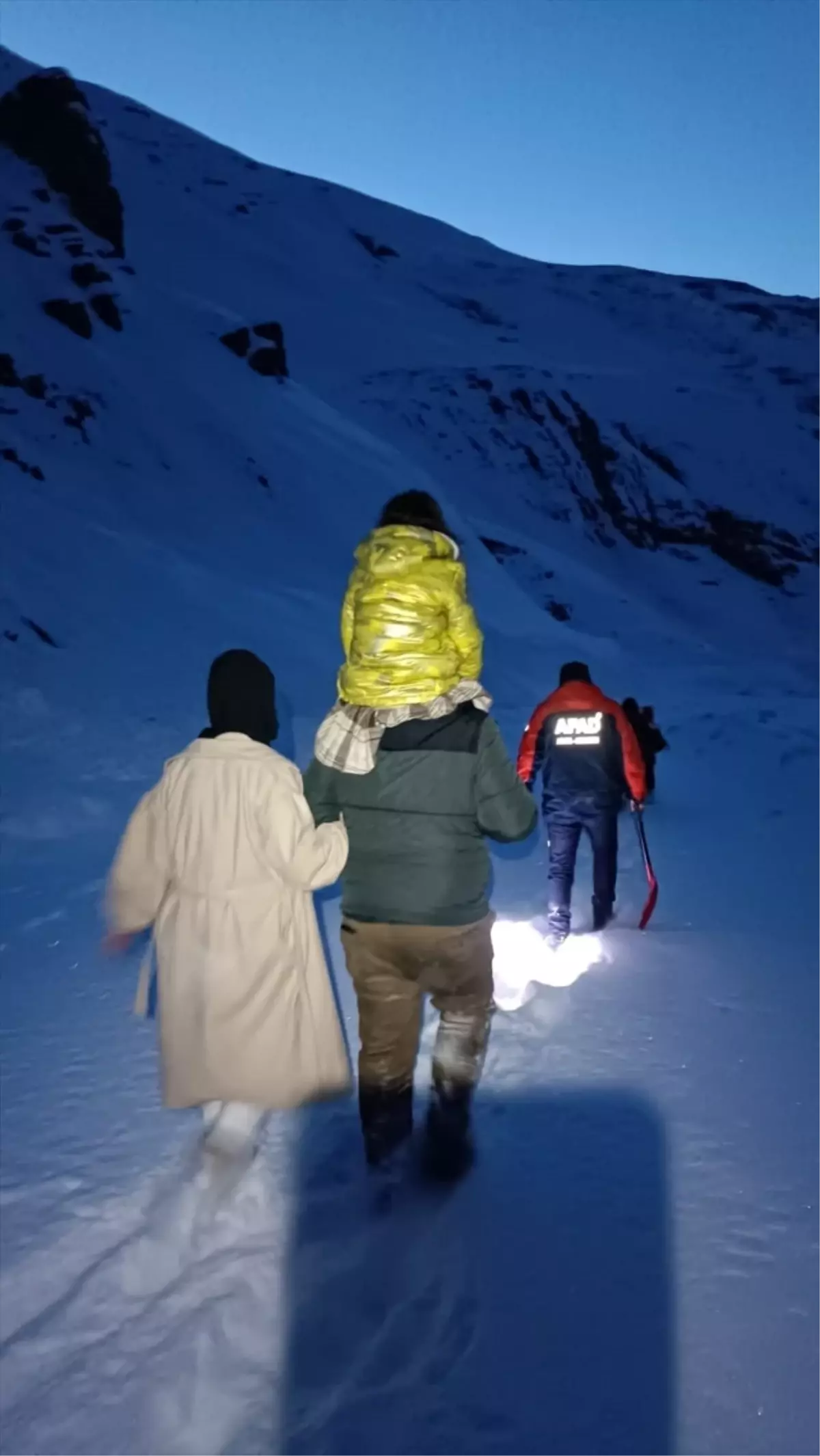 Hakkari'de Mahsur Kalan Aile AFAD Ekiplerince Kurtarıldı