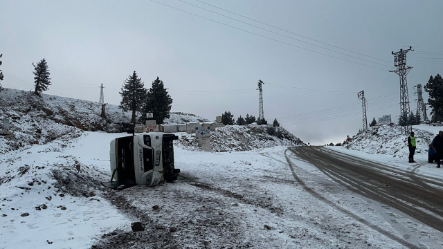 The School Service Overturned in Mersin, 7 People Rescued