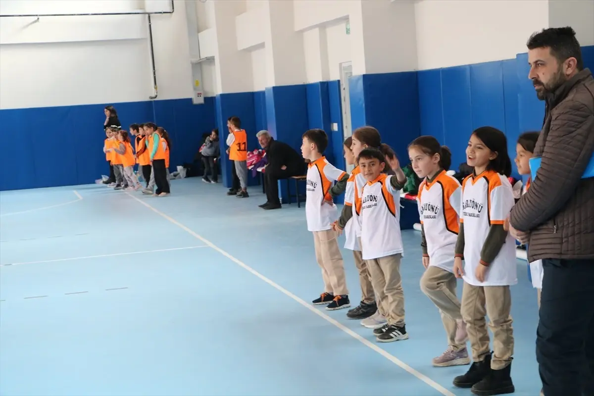 Konya'da Geleneksel Çocuk Oyunları Yarışması Düzenlendi