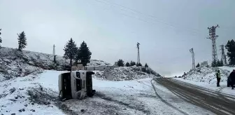 Mersin'de Servis Minibüsü Devrildi: Korku Dolu Anlar Cep Telefonuna Yansıdı