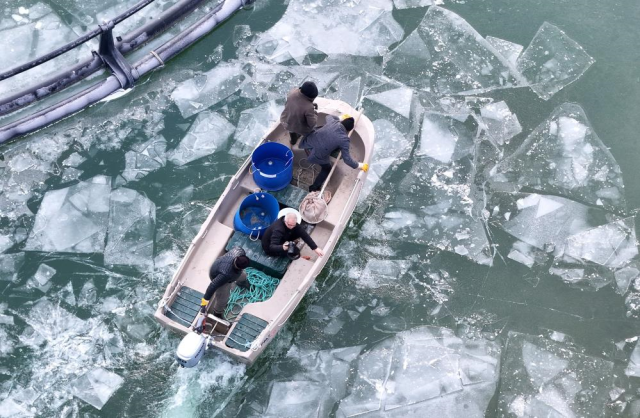 Lakes froze in Erzincan where the temperature dropped to minus 30 degrees