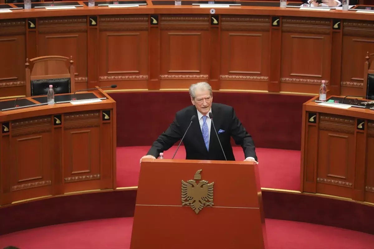 Arnavutluk Meclisi'nde Gergin Anlar: Veliaj'ın Gözaltına Alınması Tartışma Yarattı