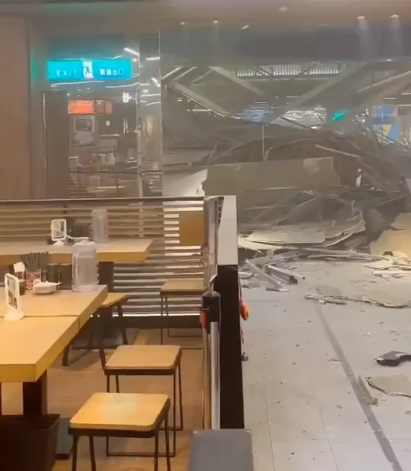 Horrific explosion in the mall: 5 dead, 7 injured