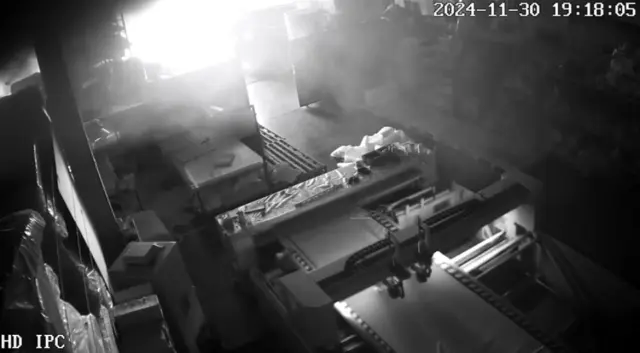 The moment the fire broke out, which resulted in the death of 3 workers, was captured on camera