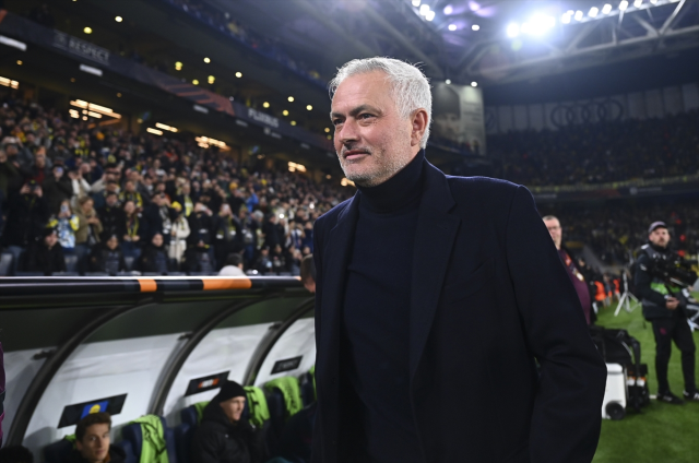 Fenerbahçe, Anderlecht'i sahasında 3-0 yendi Fenerbahçe, Anderlecht'i sahasında 3-0 yendi