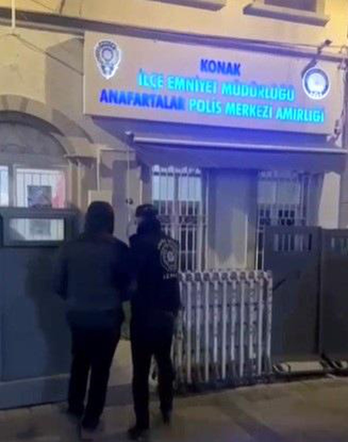 İzmir'de Hapis Cezası Bulunan Şahıslar Yakalandı