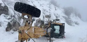 Yozgat'ta Kar Küreme Aracı Devrildi, Sürücü Yaralandı