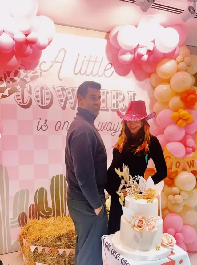 Surprise baby shower party for Zeynep Sever Demirel! Comments flooded in on her poses with Volkan Demirel