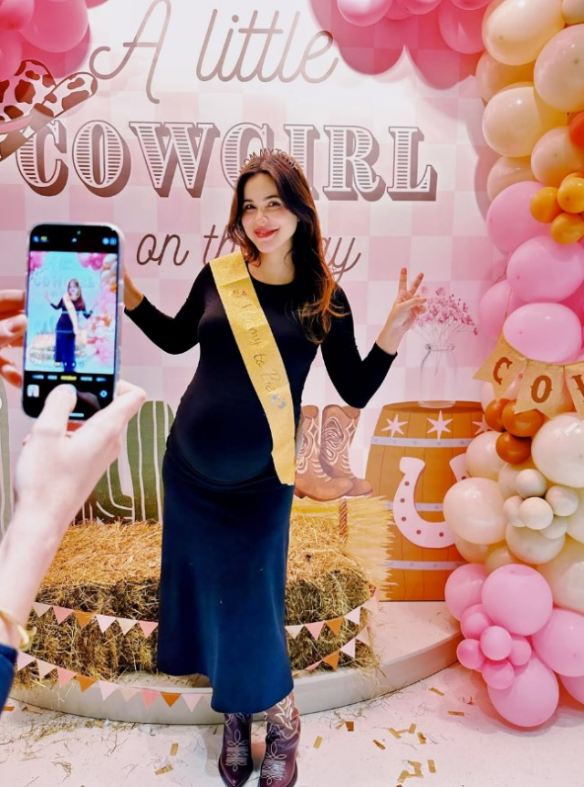 Surprise baby shower party for Zeynep Sever Demirel! Comments flooded in on her poses with Volkan Demirel