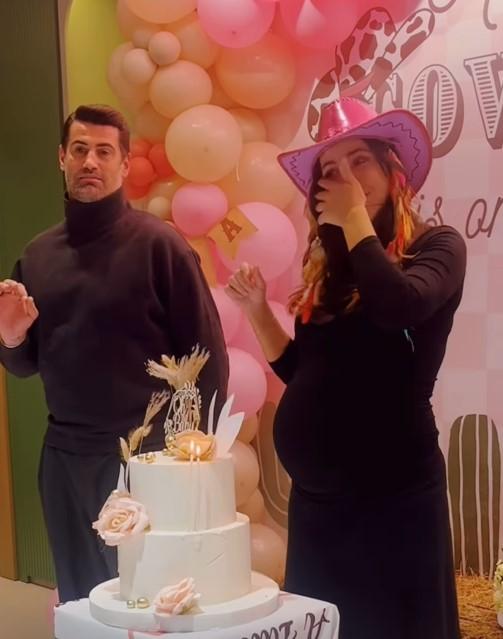 Surprise baby shower party for Zeynep Sever Demirel! Comments flooded in on her poses with Volkan Demirel