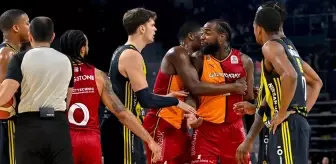 Fenerbahçe-Galatasaray maçı yarıda kaldı