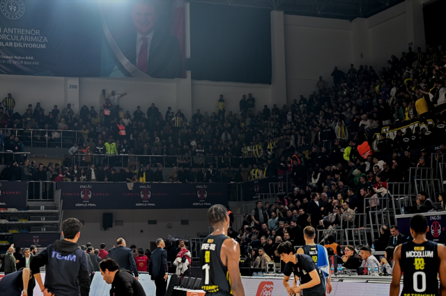 The Fenerbahçe-Galatasaray basketball match was interrupted