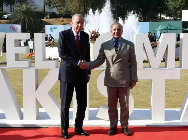 President Erdoğan arrived at the dinner held in his honor in Pakistan by carriage