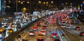 İstanbul'da akşam saatlerinde trafik yoğunluğu yüzde 83'e çıktı