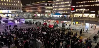 İsveç'te Irkçılık ve İslamofobiye Karşı Protesto Düzenlendi