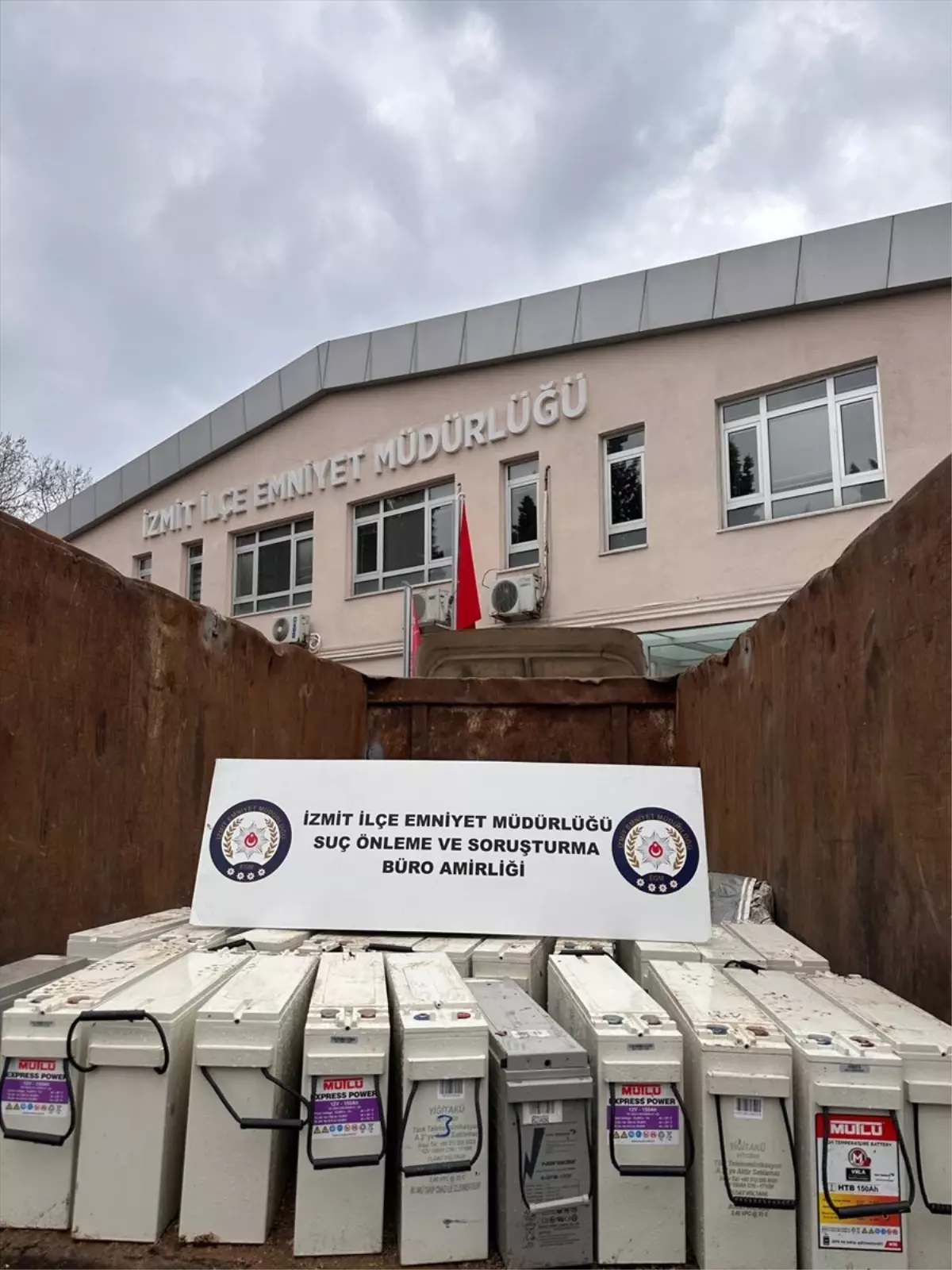 Kocaeli'de 1.3 milyon lira değerinde akü çalan şüpheli tutuklandı