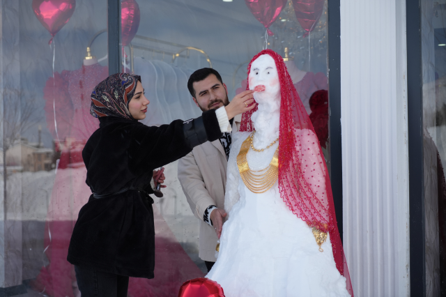 Snow Bride Entertainment in Muş: Gold Worth 1 Million Lira Was Adorned