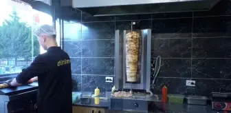 Ruhsat yok, iş yeri yok: Evlerinde döner yapıp satıyorlar