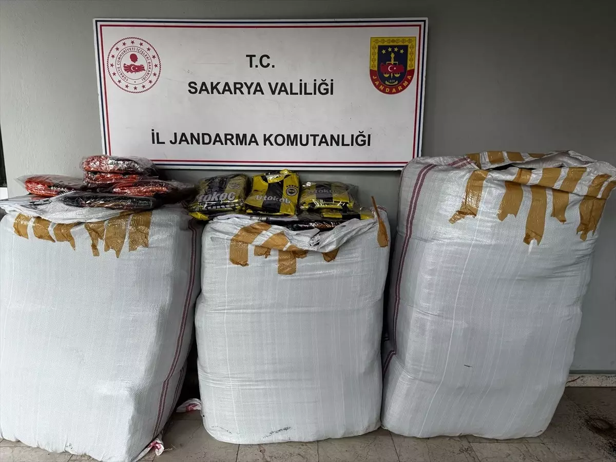 Sakarya'da Kaçak Tişört Operasyonu: 1164 Tişört Ele Geçirildi