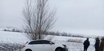 Tokat'ta Ağaca Çarpan Otomobilin Sürücüsü Yaralandı