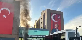 Uşak'ta Dolmuş Sürücülerinden Belediye Önünde Eylem