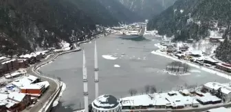 Uzungöl Kışın Buz Tutunca Görsel Şölen Sunuyor