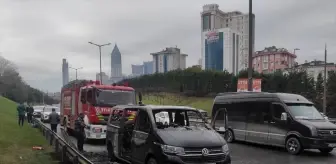 İstanbul TEM Otoyolu'nda Minibüs Yangını