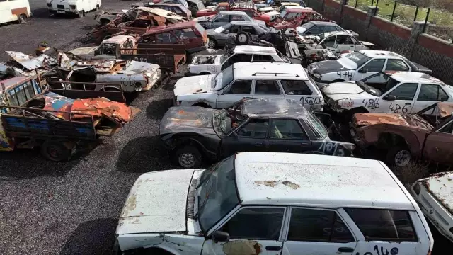 Istanbul's Seized Vehicle Graveyard Due to Debt: Thousands of Vehicles Abandoned for Years