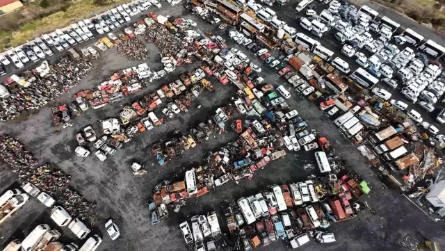 Istanbul's Seized Vehicle Graveyard Due to Debt: Thousands of Vehicles Abandoned for Years