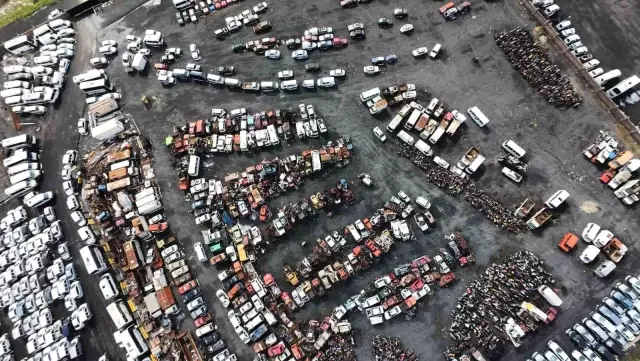 Istanbul's Seized Vehicle Graveyard Due to Debt: Thousands of Vehicles Abandoned for Years