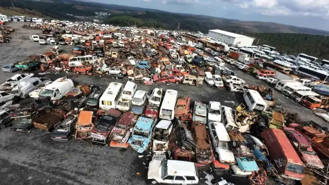 Istanbul's Seized Vehicle Graveyard Due to Debt: Thousands of Vehicles Abandoned for Years