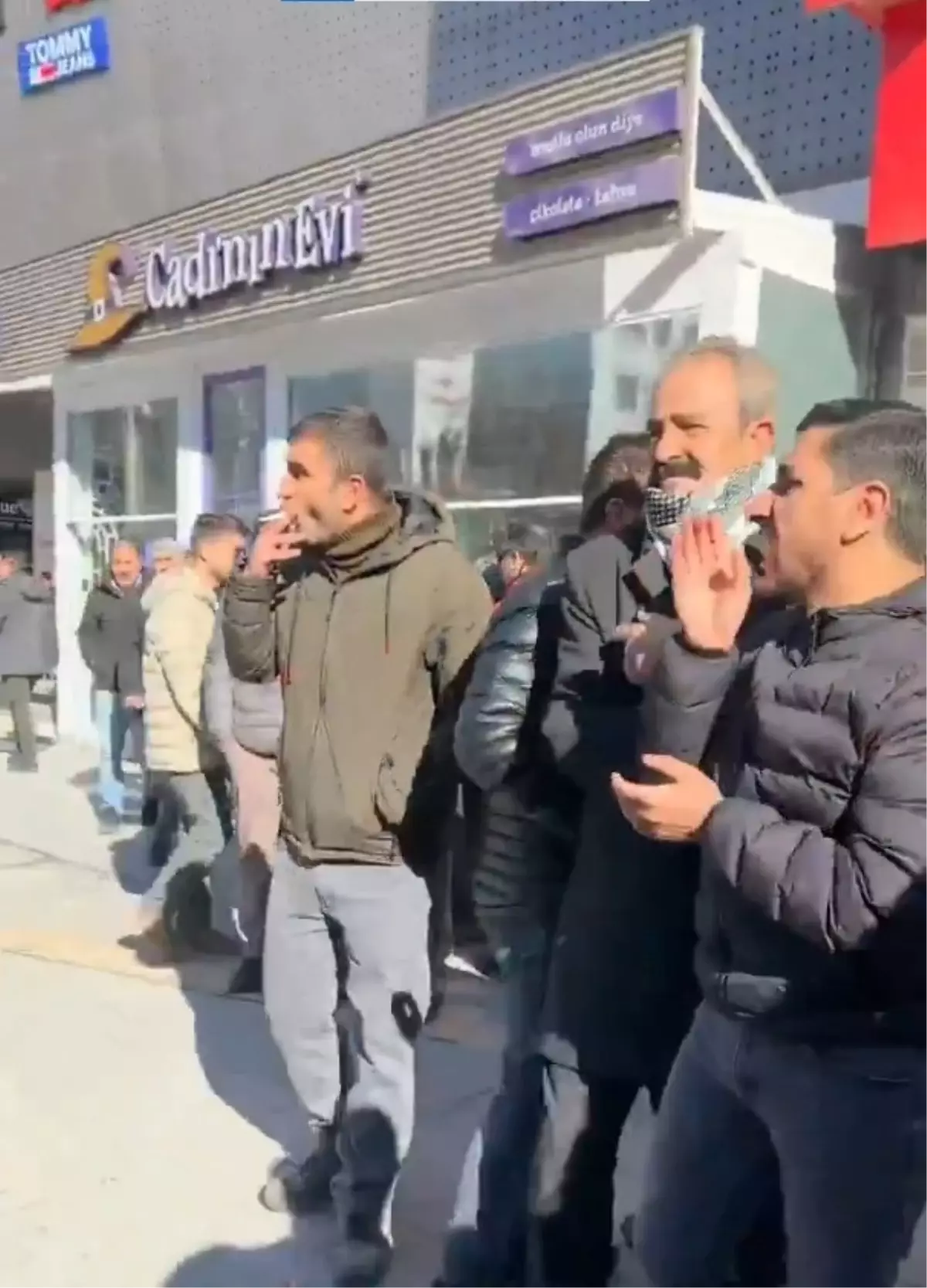 Kayyum protestolarında skandal anlar! İsrail lehine slogan attı