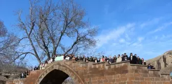 Şehit ve gazi çocukları Bitlis'in tarihi mekanlarını gezdi