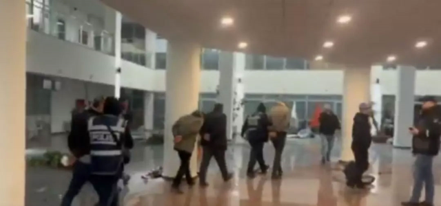 Van Büyükşehir Belediyesi'ne kayyum atandı Van Büyükşehir Belediyesi'ne kayyum atandı