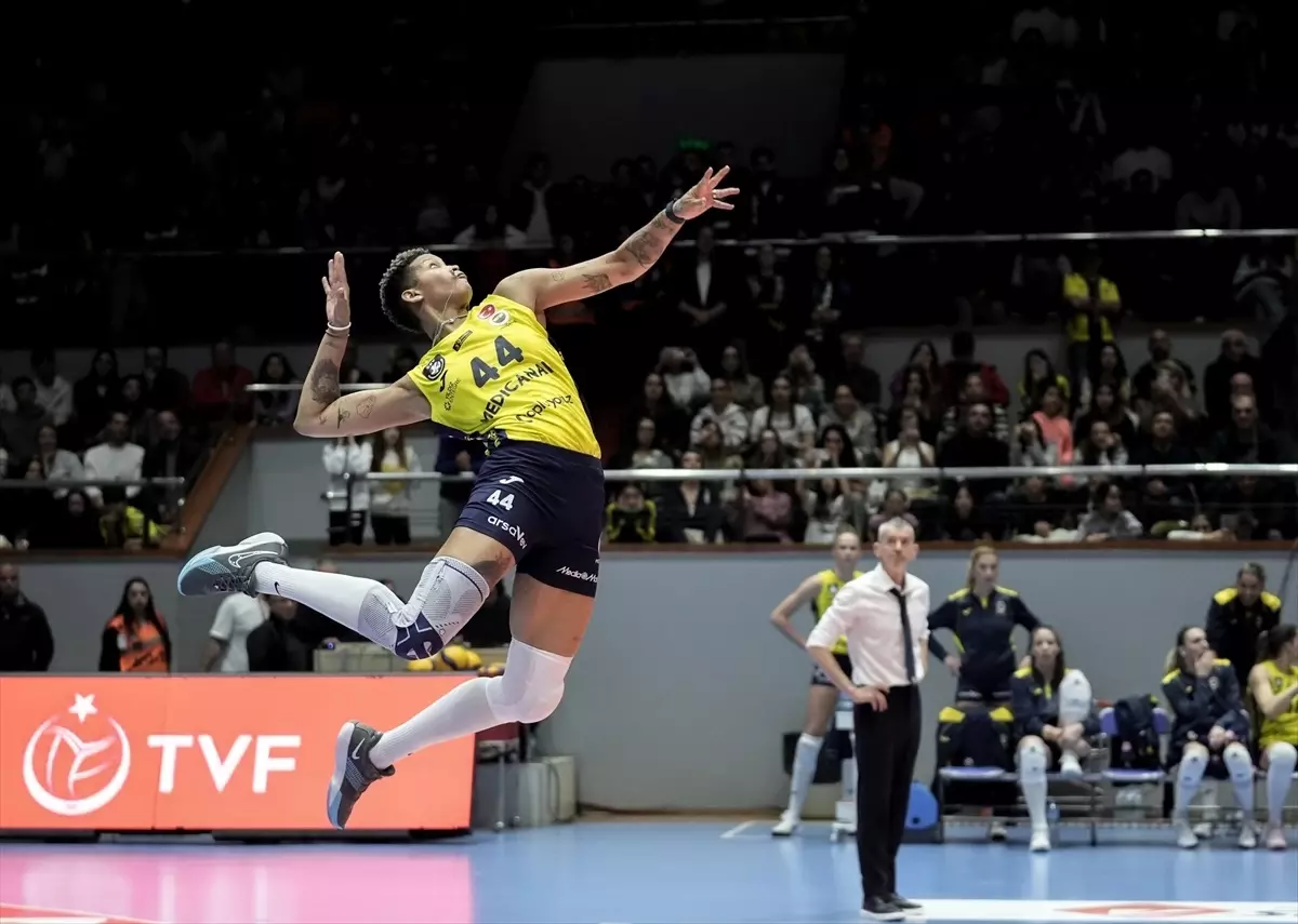 Fenerbahçe Medicana, Aras Kargo'yu 3-0 ile Geçti