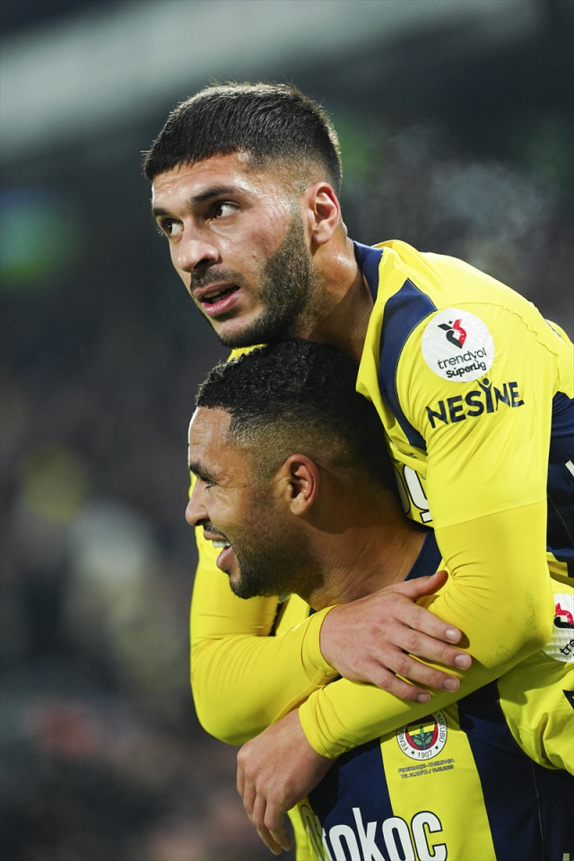 Fenerbahçe, Kasımpaşa'yı 3-1 mağlup etti Fenerbahçe, Kasımpaşa'yı 3-1 mağlup etti