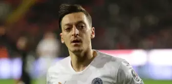 Mesut Özil'den Türk futbolu için ortalığı ayağa kaldıracak sözler