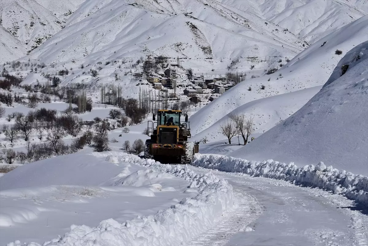 Bitlis'te Karla Mücadele Çalışmaları Hız Kesmeden Devam Ediyor
