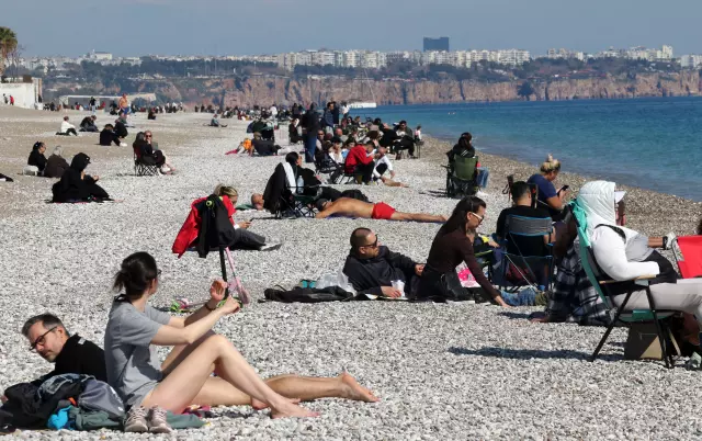 While heavy winter prevails all over Turkey, the beaches of Antalya were filled with crowds