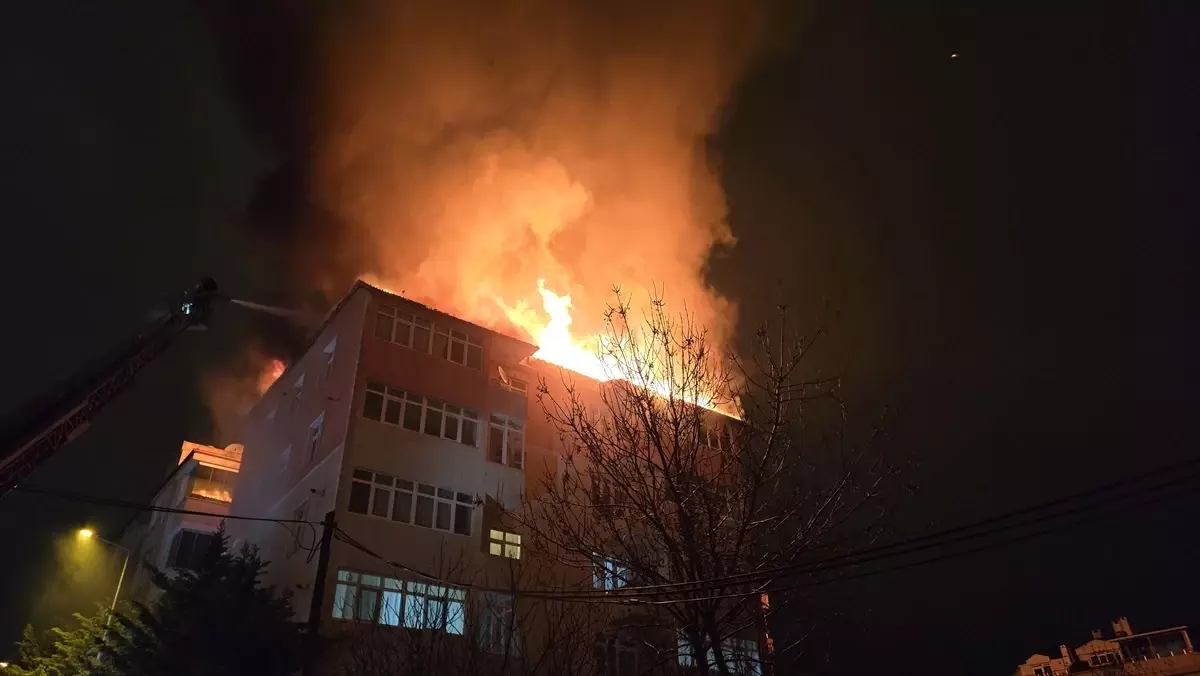 Çerkezköy'de Apartman Yangını: 6 Kişi Dumandan Etkilendi