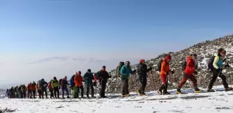 Ağrı Dağı'na Kış Tırmanışı Başarıyla Tamamlandı