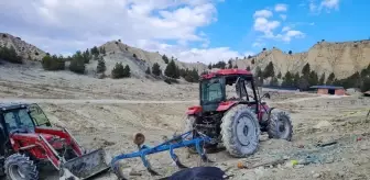 Burdur'da Traktör Devrildi, Sürücü Hayatını Kaybetti