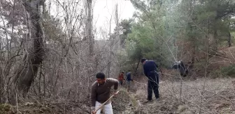 Çorum'da Çiftçiler İmece Usulü Su Kanalını Temizledi