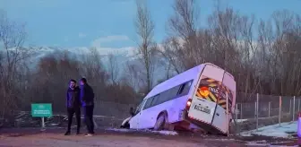 Erzincan'da Öğrenci Servisi Sulama Kanalına Düştü: 11 Yaralı