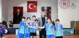 Hakkari'de Badminton Müsabakaları Sonuçlandı