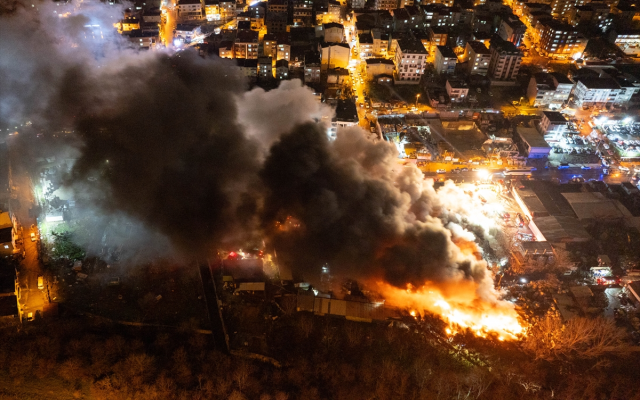 Big fire in Istanbul! Firefighting teams were dispatched from 20 districts.