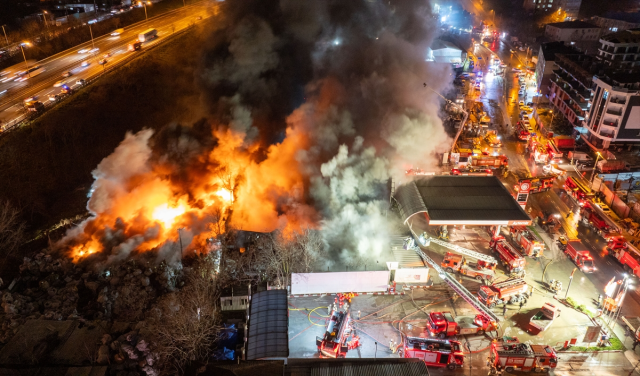 Big fire in Istanbul! Firefighting teams were dispatched from 20 districts.