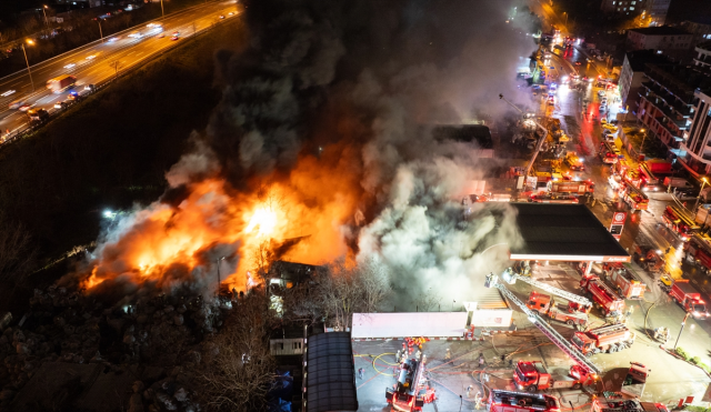 Big fire in Istanbul! Firefighting teams were dispatched from 20 districts.